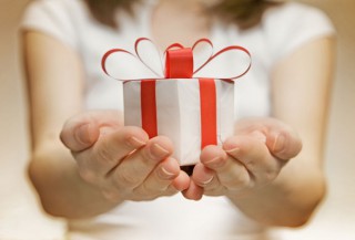 b2ap3_small_gift-giving